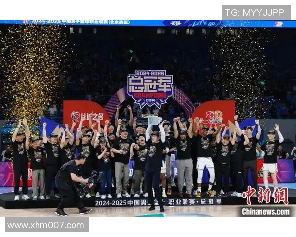 辽宁男篮捧起CBA总冠军奖杯，震撼夺冠十连冠王朝再现